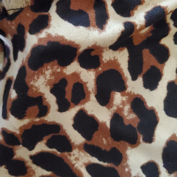 Leopard print M dolphin shorts - Picture 4 of 4